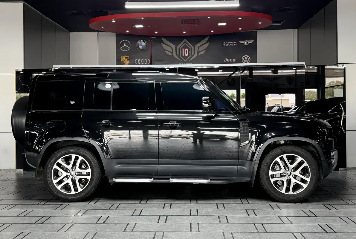 Land Rover Defender hybrid (PHEV) Defender P400e with 404 - 8