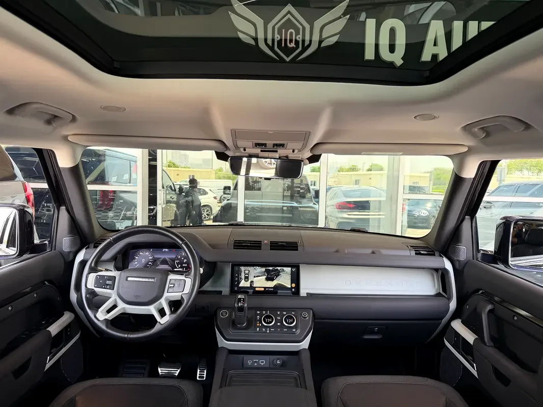 Land Rover Defender hybrid (PHEV) Defender P400e with 404 - 9