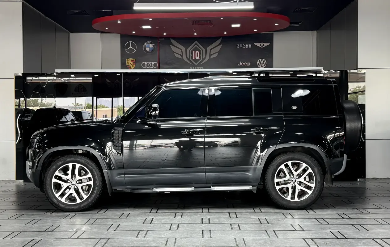Land Rover Defender hybrid (PHEV) Defender P400e with 404 - 7