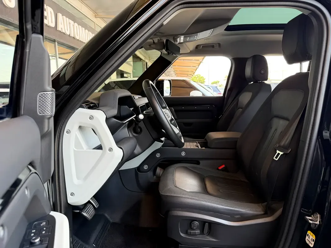 Land Rover Defender hybrid (PHEV) Defender P400e with 404 - 15