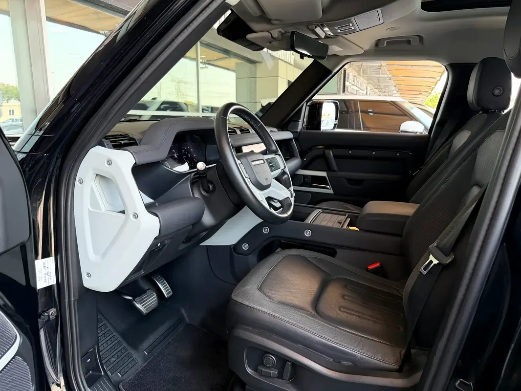 Land Rover Defender hybrid (PHEV) Defender P400e with 404 - 13