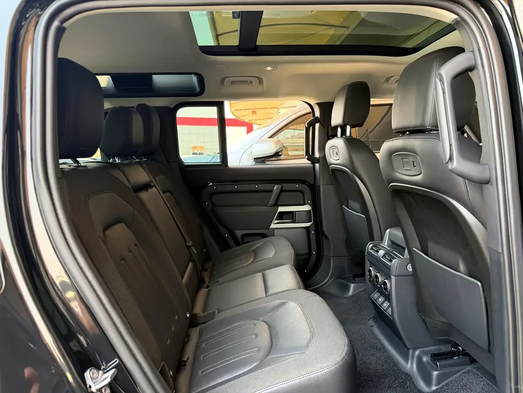 Land Rover Defender hybrid (PHEV) Defender P400e with 404 - 20