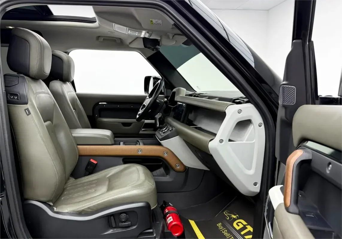 Land Rover Defender هجين (PHEV) Defender P400e with 404 - 12