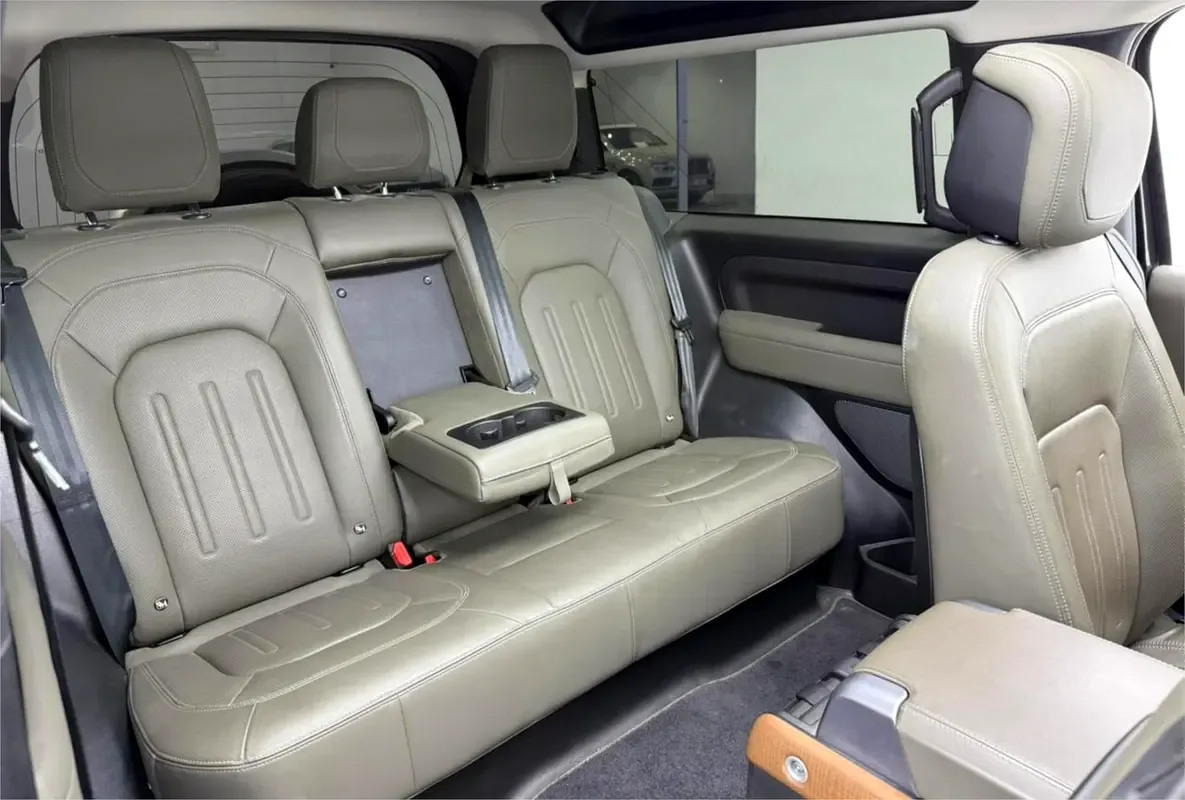 Land Rover Defender هجين (PHEV) Defender P400e with 404 - 14