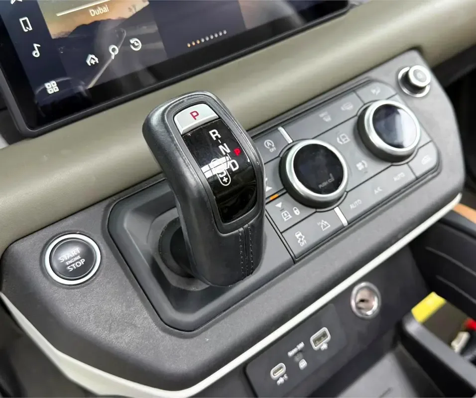 Land Rover Defender هجين (PHEV) Defender P400e with 404 - 15
