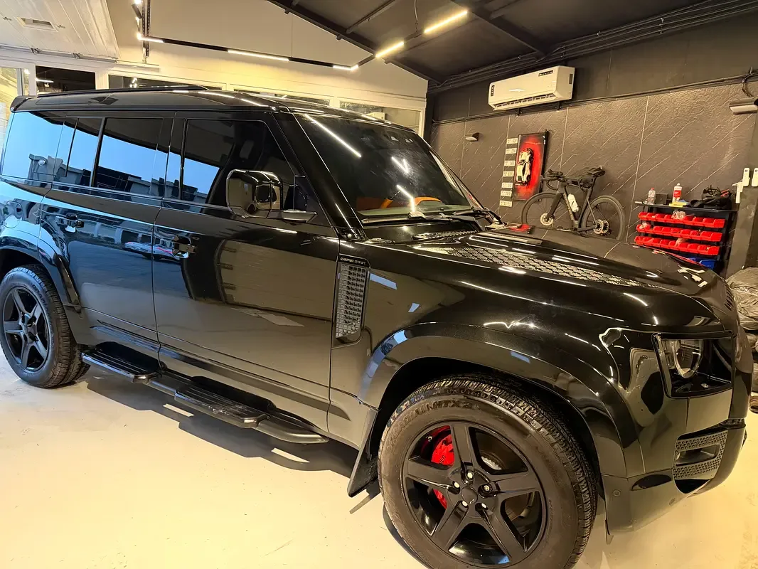 Land Rover Defender hybrid (PHEV) Defender P400e with 404 - 2