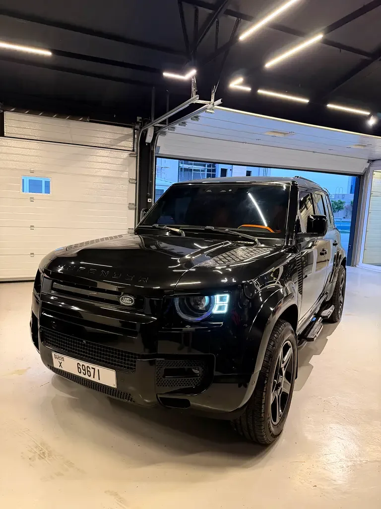 Land Rover Defender hybrid (PHEV) Defender P400e with 404