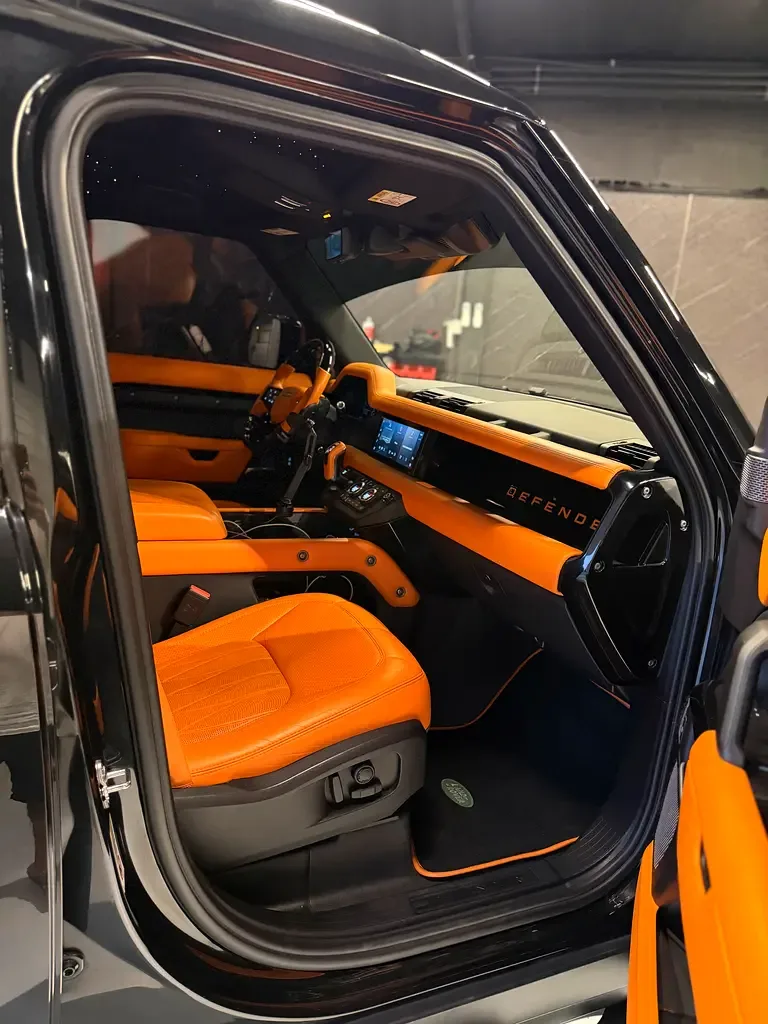 Land Rover Defender hybrid (PHEV) Defender P400e with 404 - 8