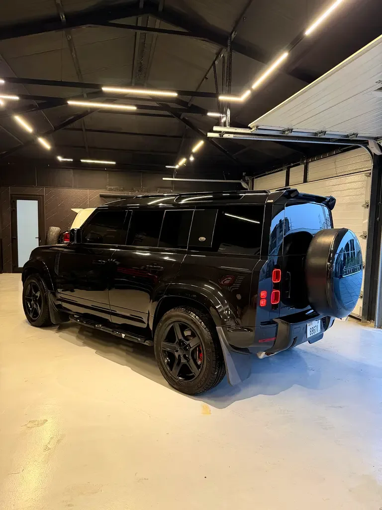 Land Rover Defender hybrid (PHEV) Defender P400e with 404 - 9