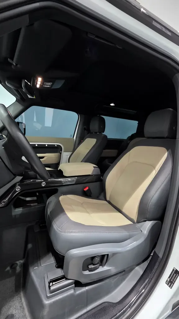 Land Rover Defender هجين (PHEV) Defender P400e with 404 - 13