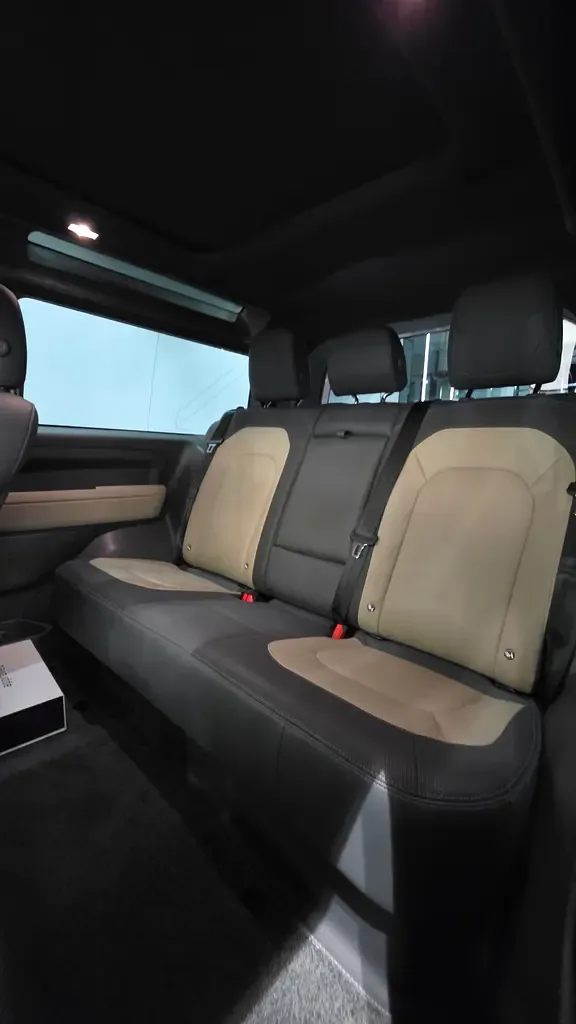 Land Rover Defender هجين (PHEV) Defender P400e with 404 - 14