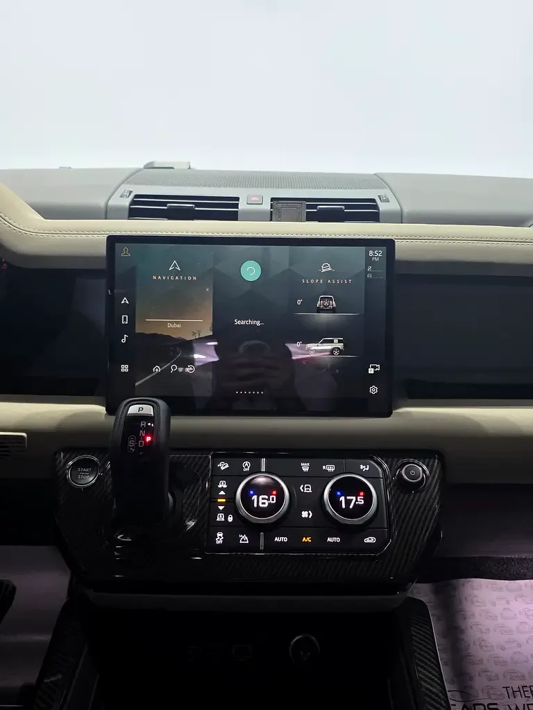 Land Rover Defender هجين (PHEV) Defender P400e with 404 - 12