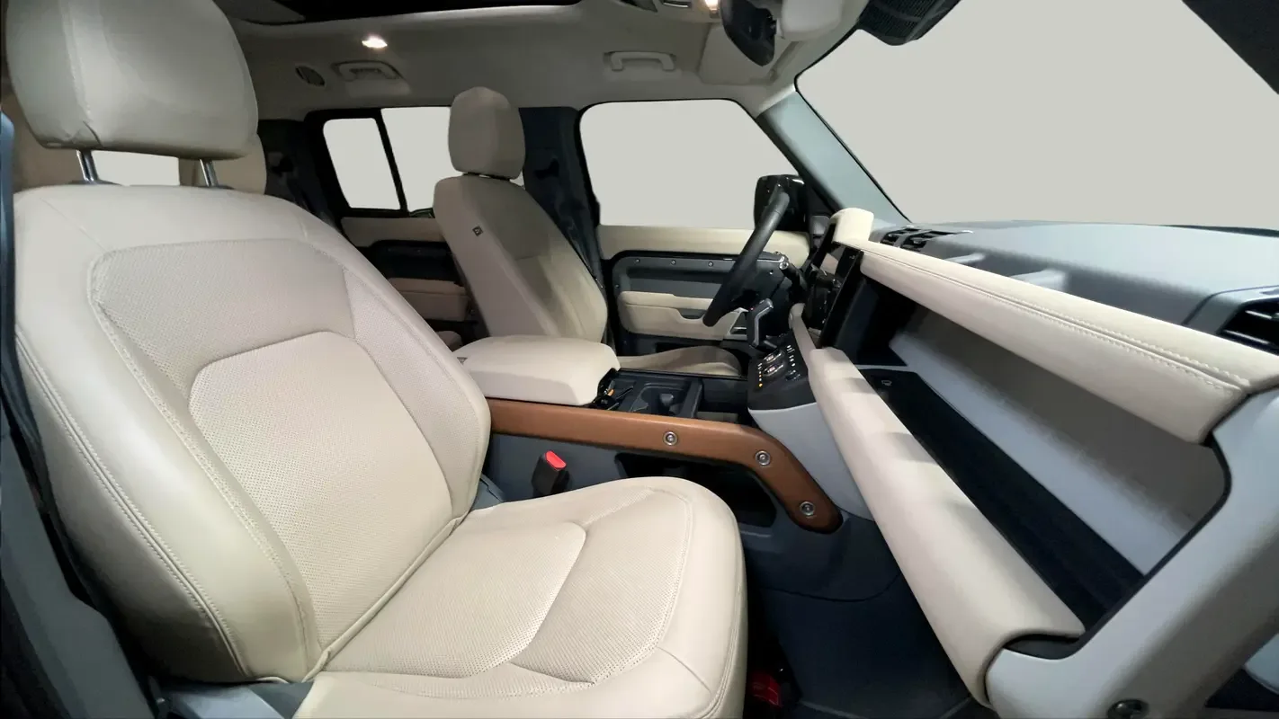 Land Rover Defender hybrid (PHEV) Defender P400e with 404 - 6