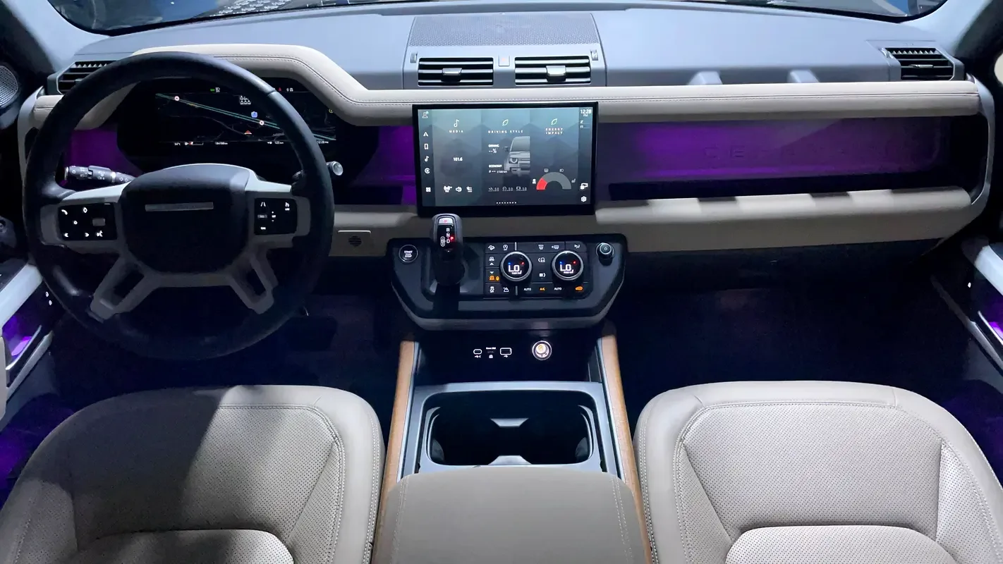 Land Rover Defender hybrid (PHEV) Defender P400e with 404 - 7