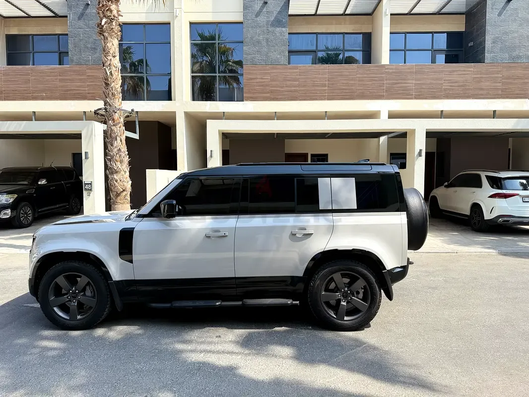 Land Rover Defender hybrid (PHEV) Defender P400e with 404 - 3