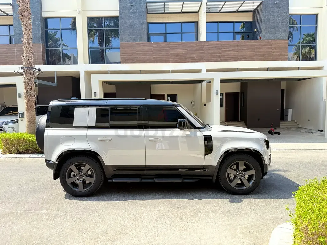 Land Rover Defender hybrid (PHEV) Defender P400e with 404