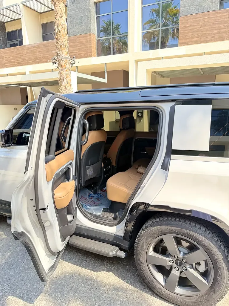 Land Rover Defender hybrid (PHEV) Defender P400e with 404 - 6