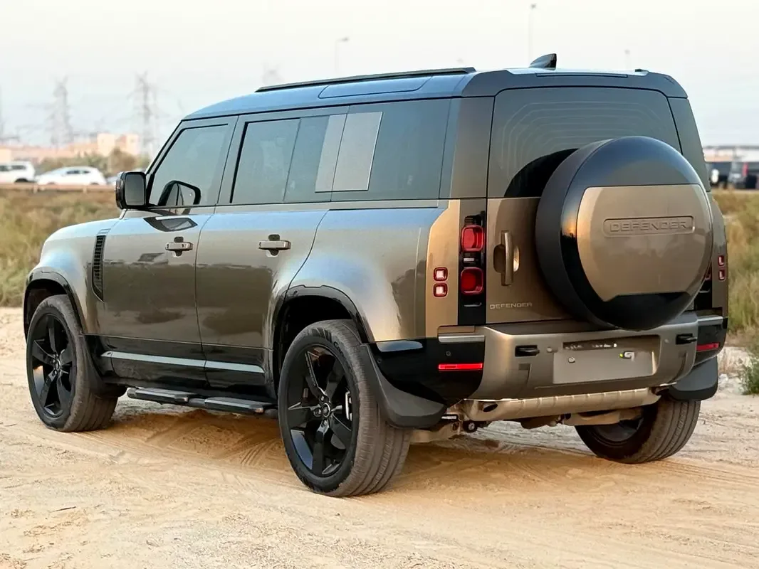 Land Rover Defender هجين (PHEV) Defender P400e with 404 - 4