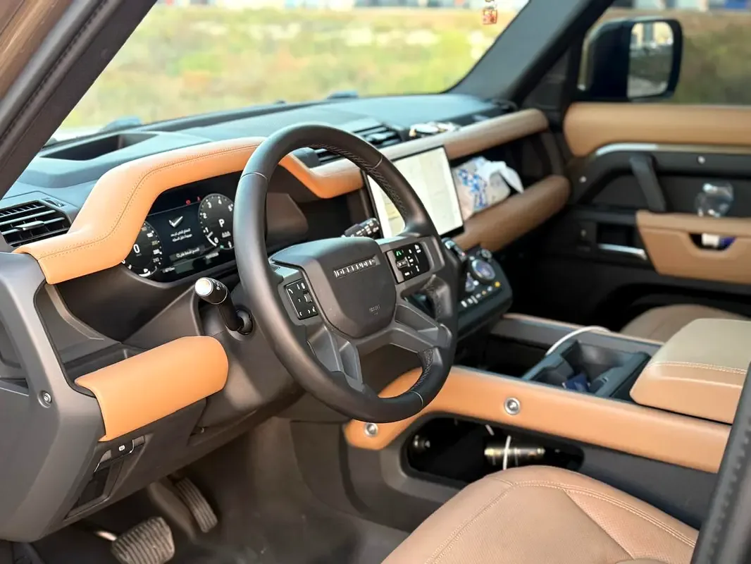 Land Rover Defender هجين (PHEV) Defender P400e with 404 - 7