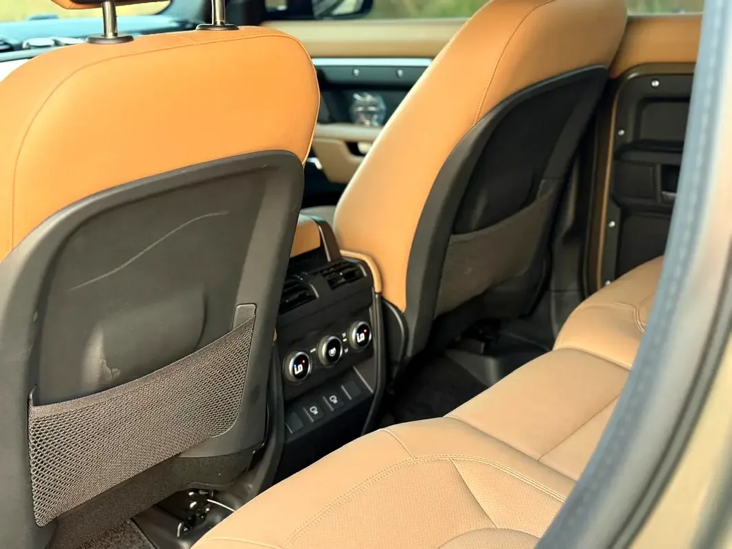 Land Rover Defender هجين (PHEV) Defender P400e with 404 - 9