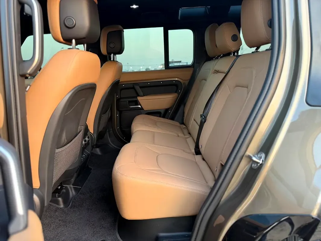 Land Rover Defender هجين (PHEV) Defender P400e with 404 - 8