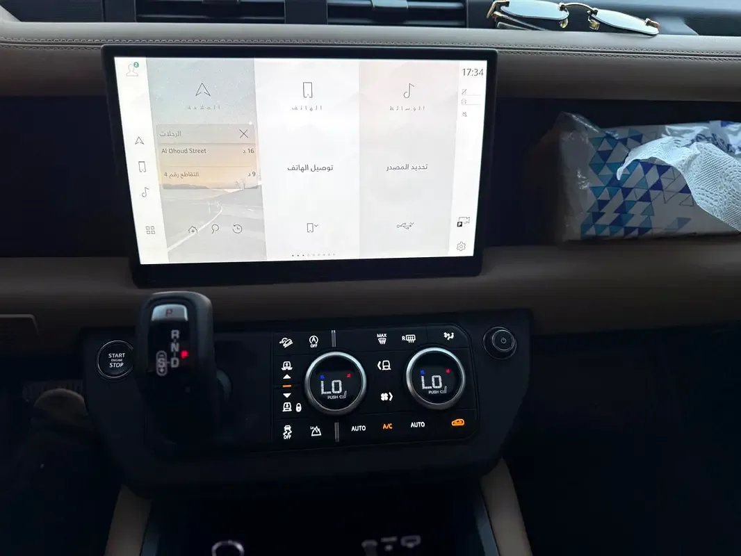 Land Rover Defender هجين (PHEV) Defender P400e with 404 - 12