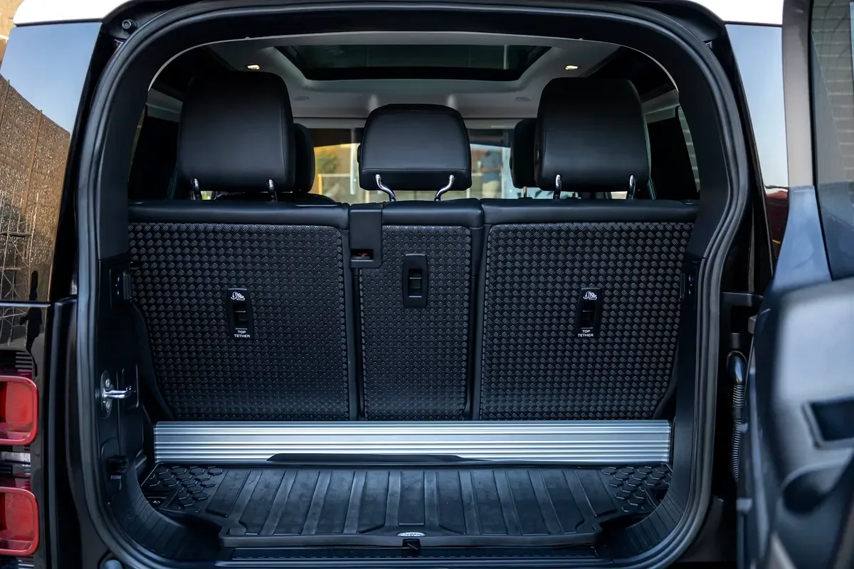 Land Rover Defender هجين (PHEV) Defender P400e with 404 - 10