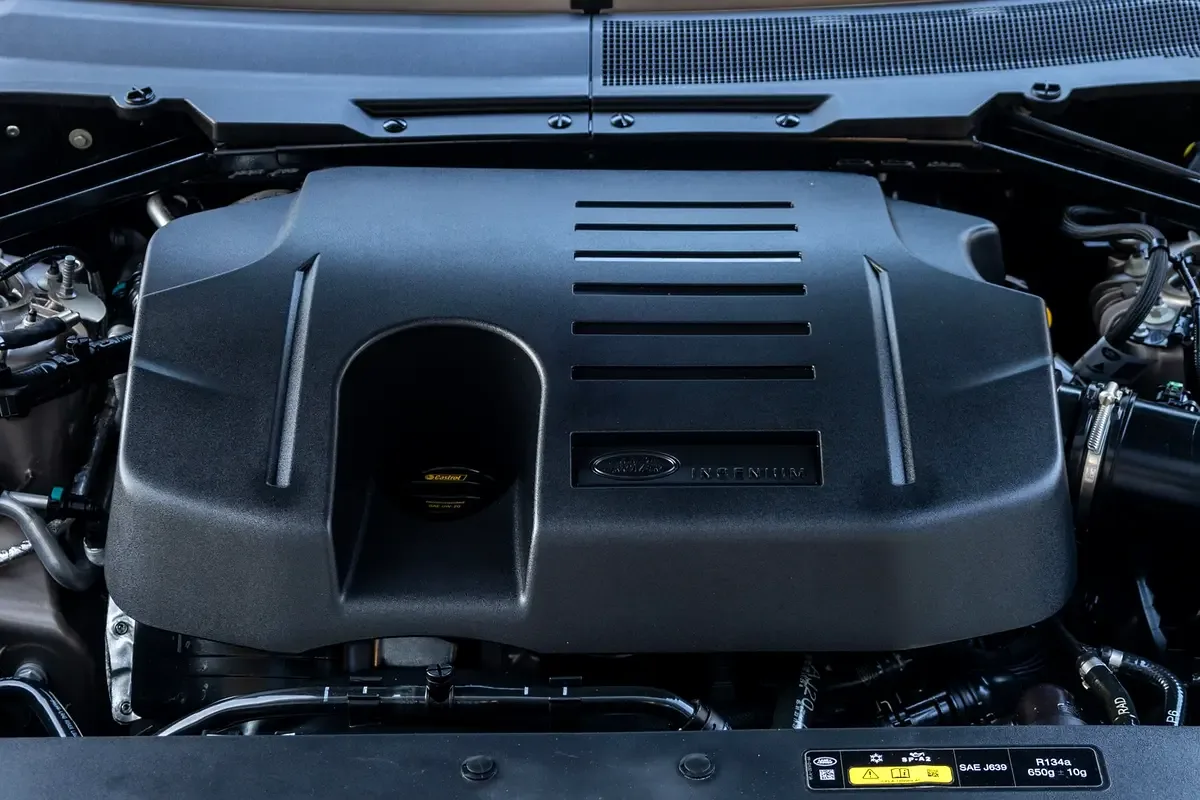 Land Rover Defender هجين (PHEV) Defender P400e with 404 - 11