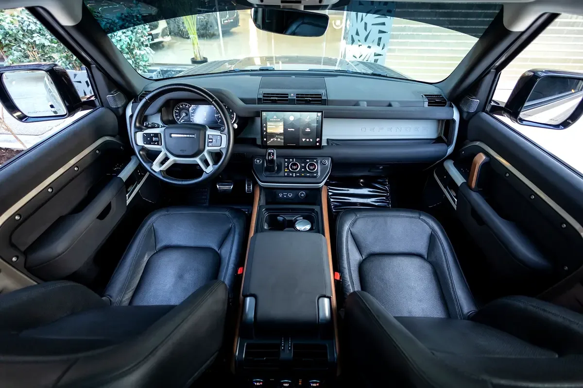 Land Rover Defender هجين (PHEV) Defender P400e with 404 - 14