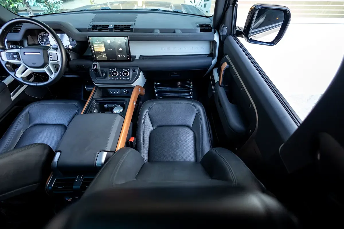 Land Rover Defender هجين (PHEV) Defender P400e with 404 - 16