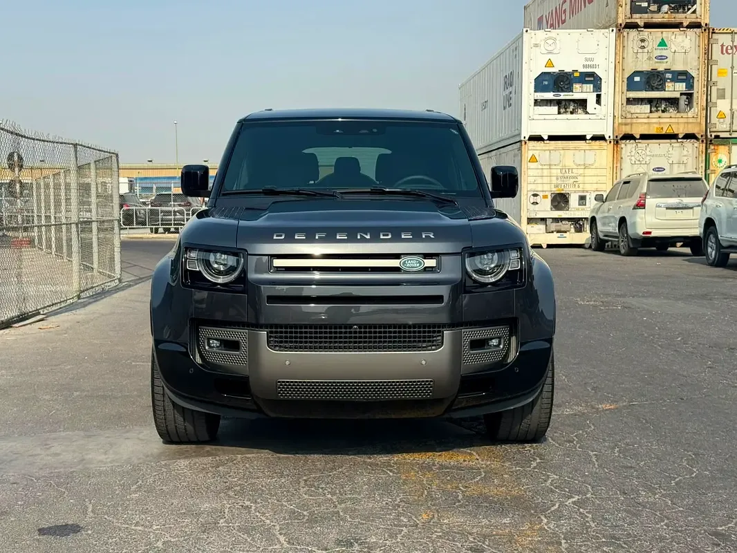 Land Rover Defender هجين (PHEV) Defender P400e with 404
