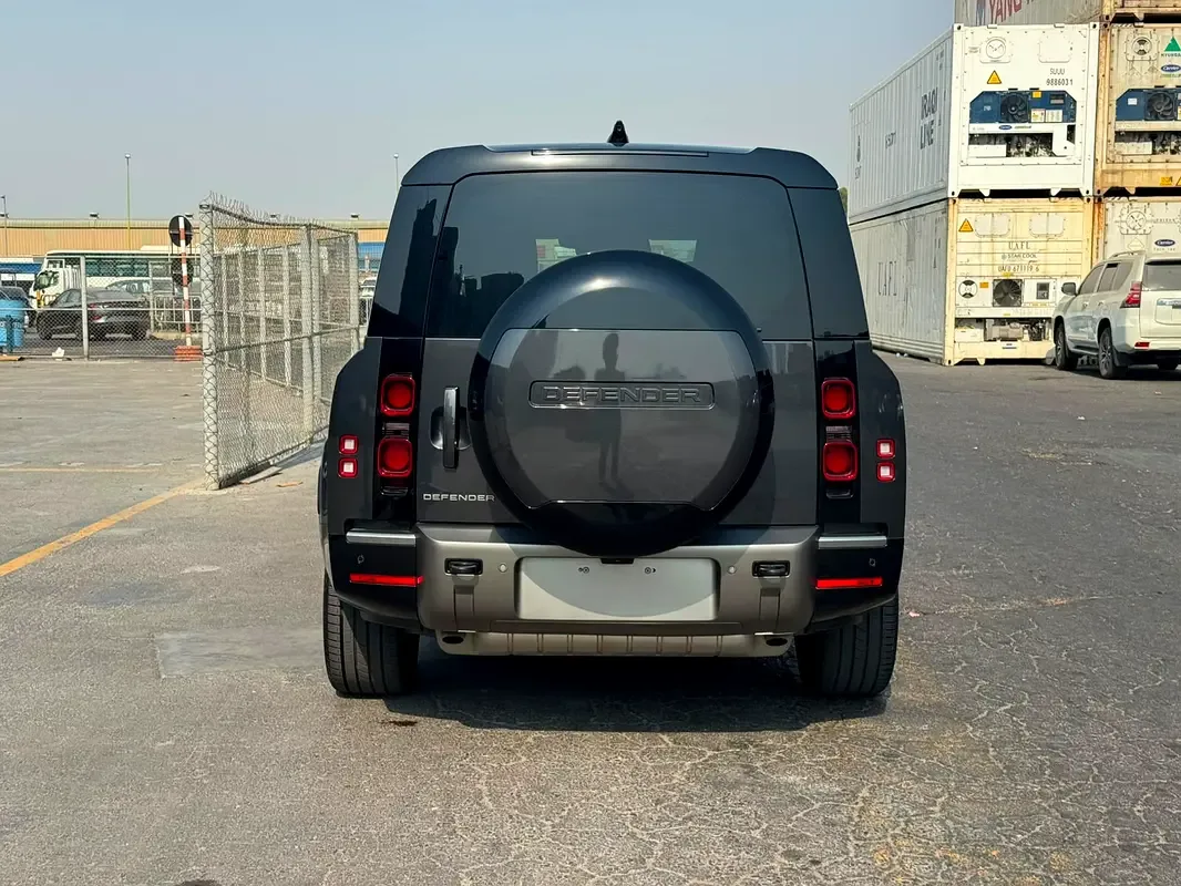 Land Rover Defender هجين (PHEV) Defender P400e with 404 - 5
