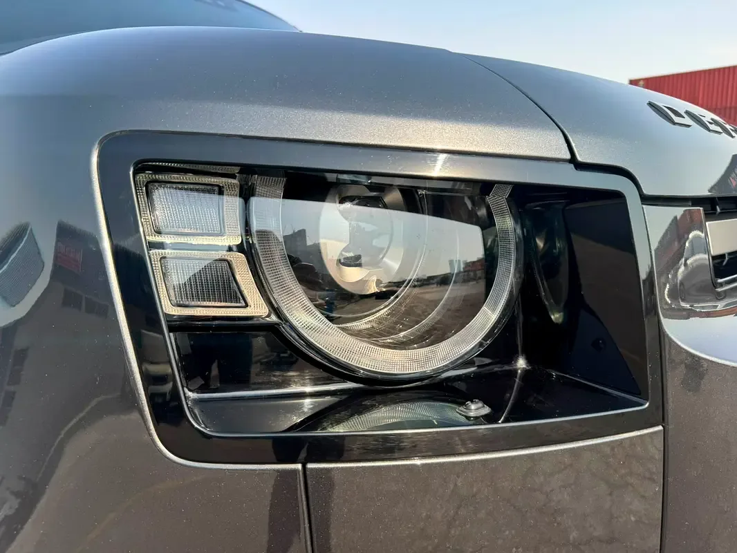 Land Rover Defender هجين (PHEV) Defender P400e with 404 - 8