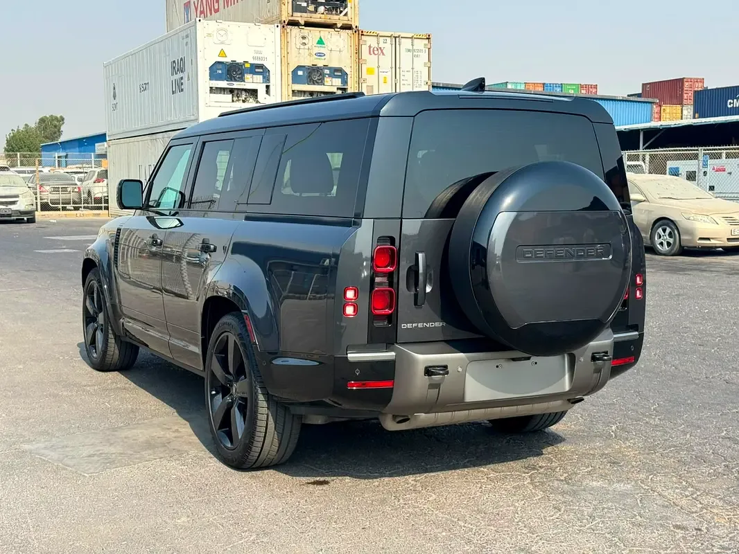 Land Rover Defender هجين (PHEV) Defender P400e with 404 - 7