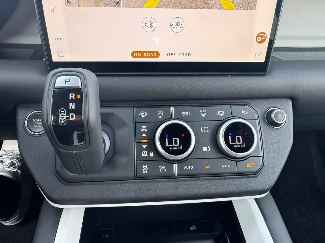 Land Rover Defender هجين (PHEV) Defender P400e with 404 - 15