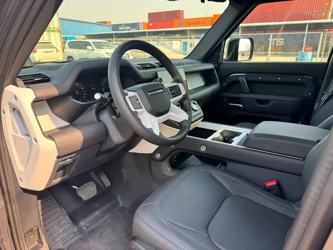 Land Rover Defender هجين (PHEV) Defender P400e with 404 - 17