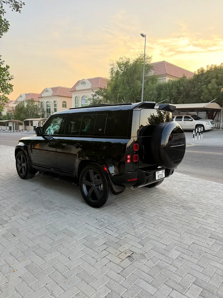 Land Rover Defender هجين (PHEV) Defender P400e with 404 - 5