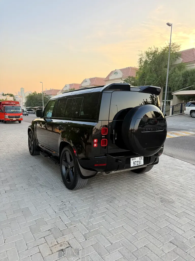Land Rover Defender هجين (PHEV) Defender P400e with 404 - 8