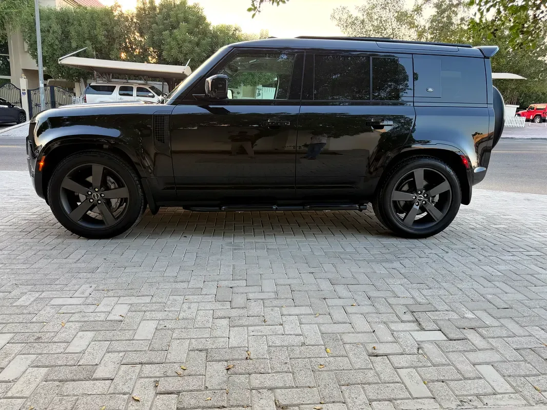 Land Rover Defender هجين (PHEV) Defender P400e with 404 - 11