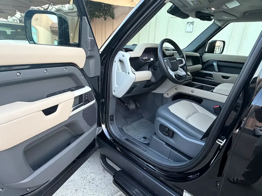 Land Rover Defender هجين (PHEV) Defender P400e with 404 - 17