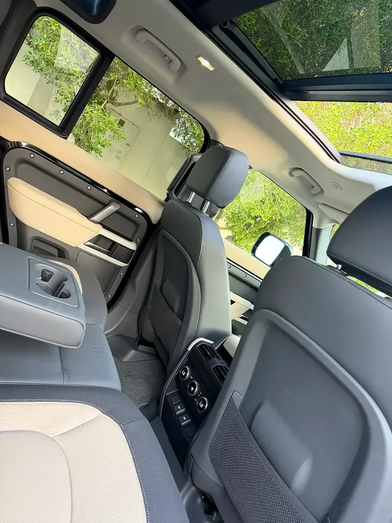 Land Rover Defender هجين (PHEV) Defender P400e with 404 - 16