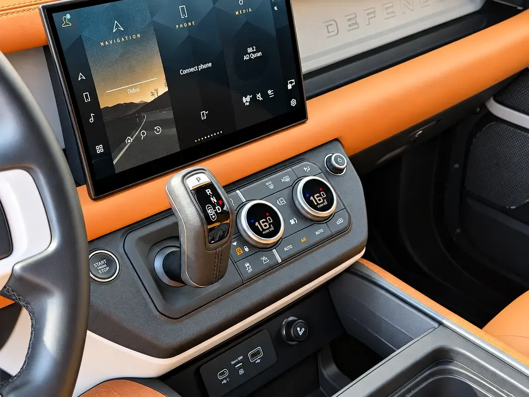 Land Rover Defender hybrid (PHEV) Defender P400e with 404 - 8
