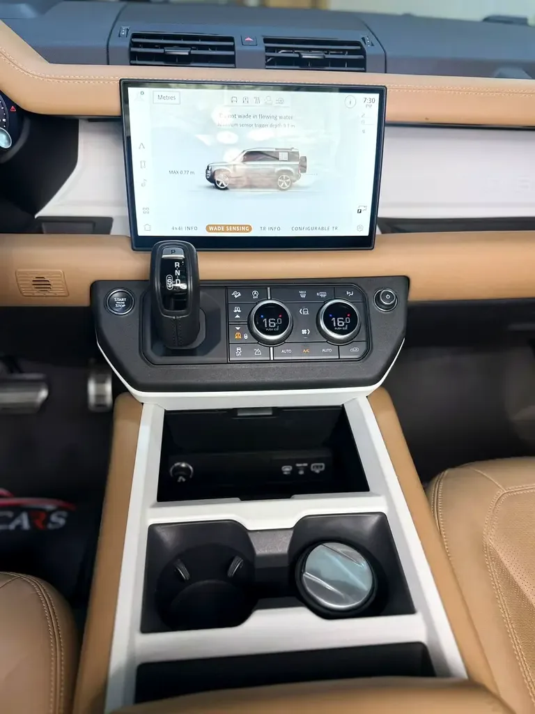 Land Rover Defender هجين (PHEV) Defender P400e with 404 - 12