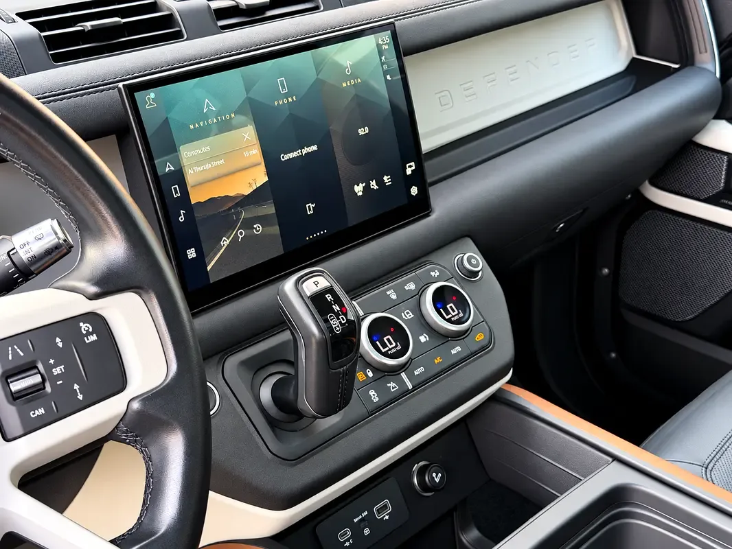 Land Rover Defender hybrid (PHEV) Defender P400e with 404 - 8