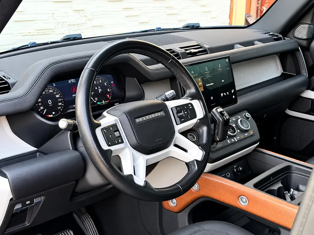 Land Rover Defender hybrid (PHEV) Defender P400e with 404 - 7