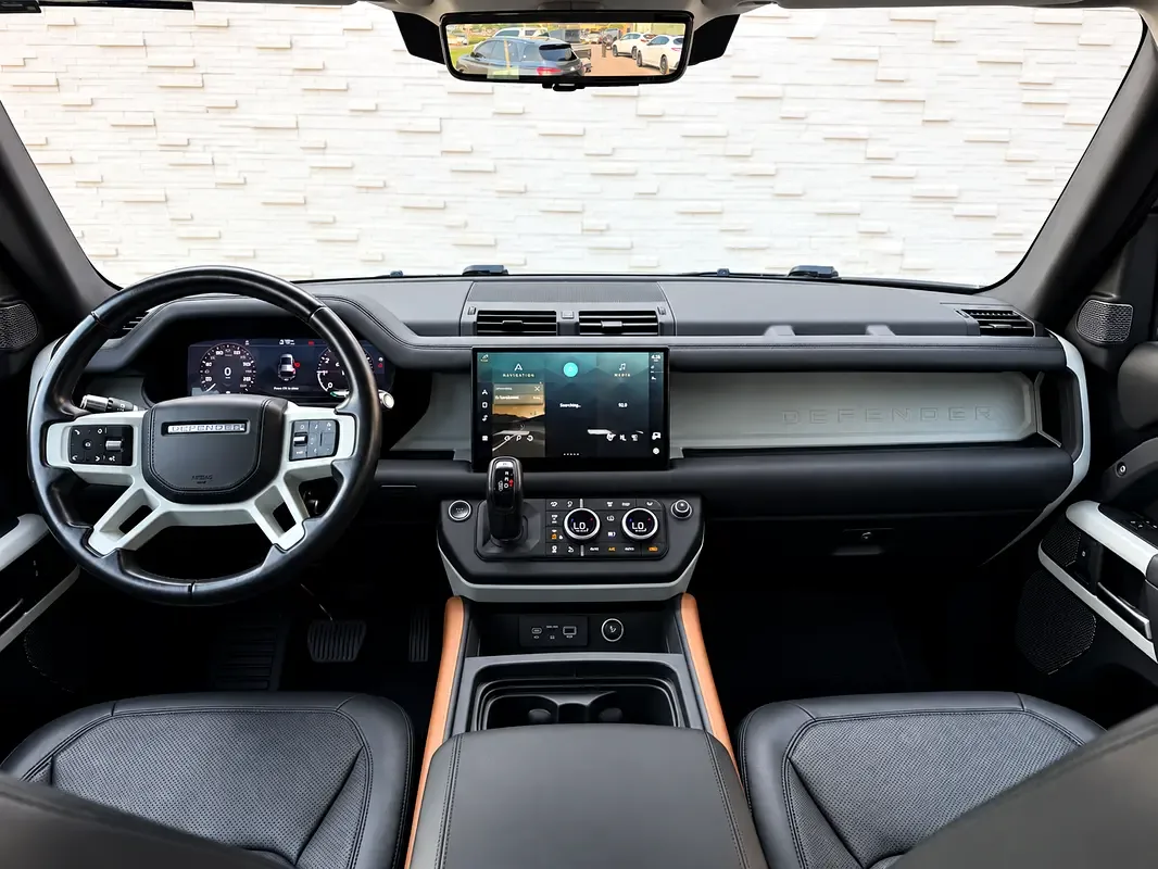 Land Rover Defender hybrid (PHEV) Defender P400e with 404 - 16