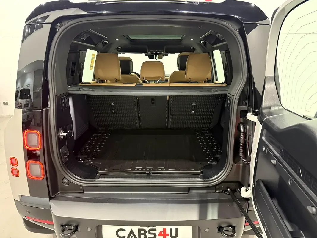Land Rover Defender hybrid (PHEV) Defender P400e with 404 - 9