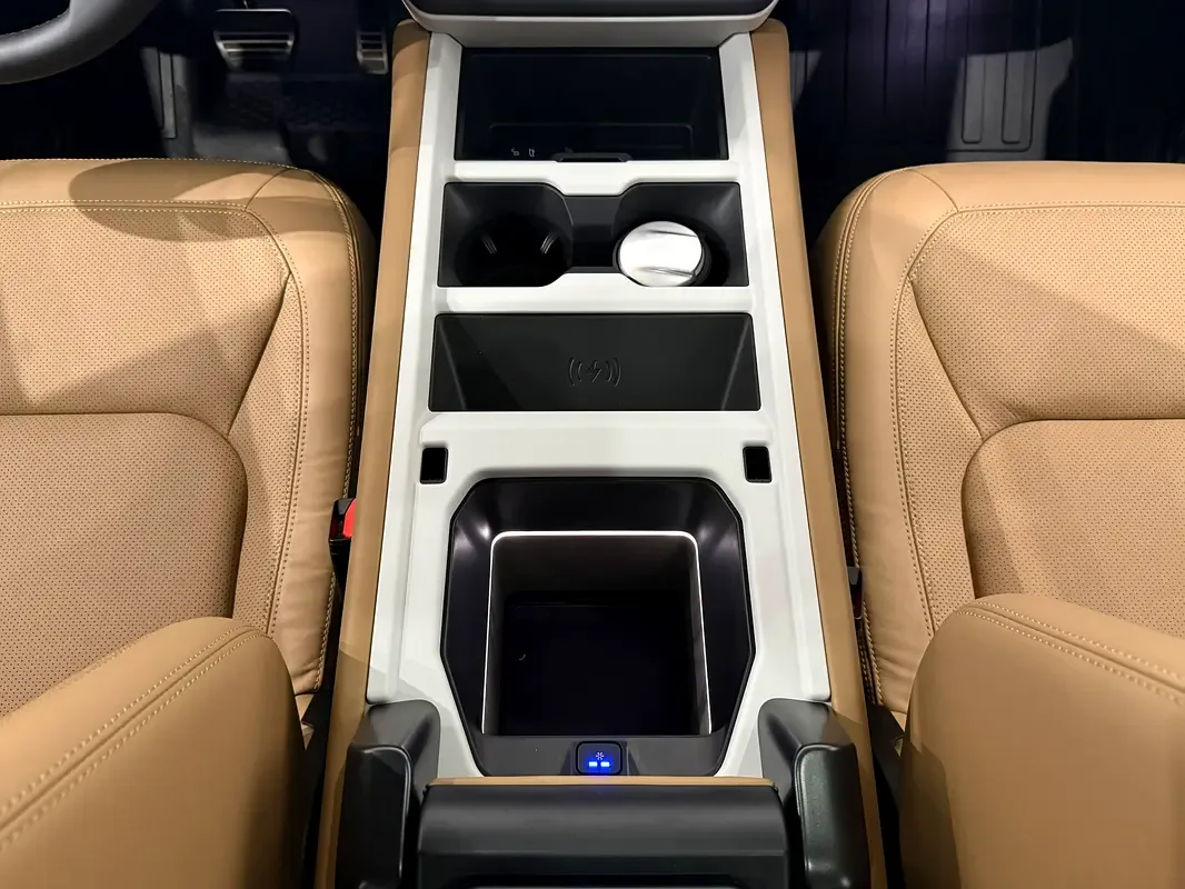 Land Rover Defender hybrid (PHEV) Defender P400e with 404 - 14