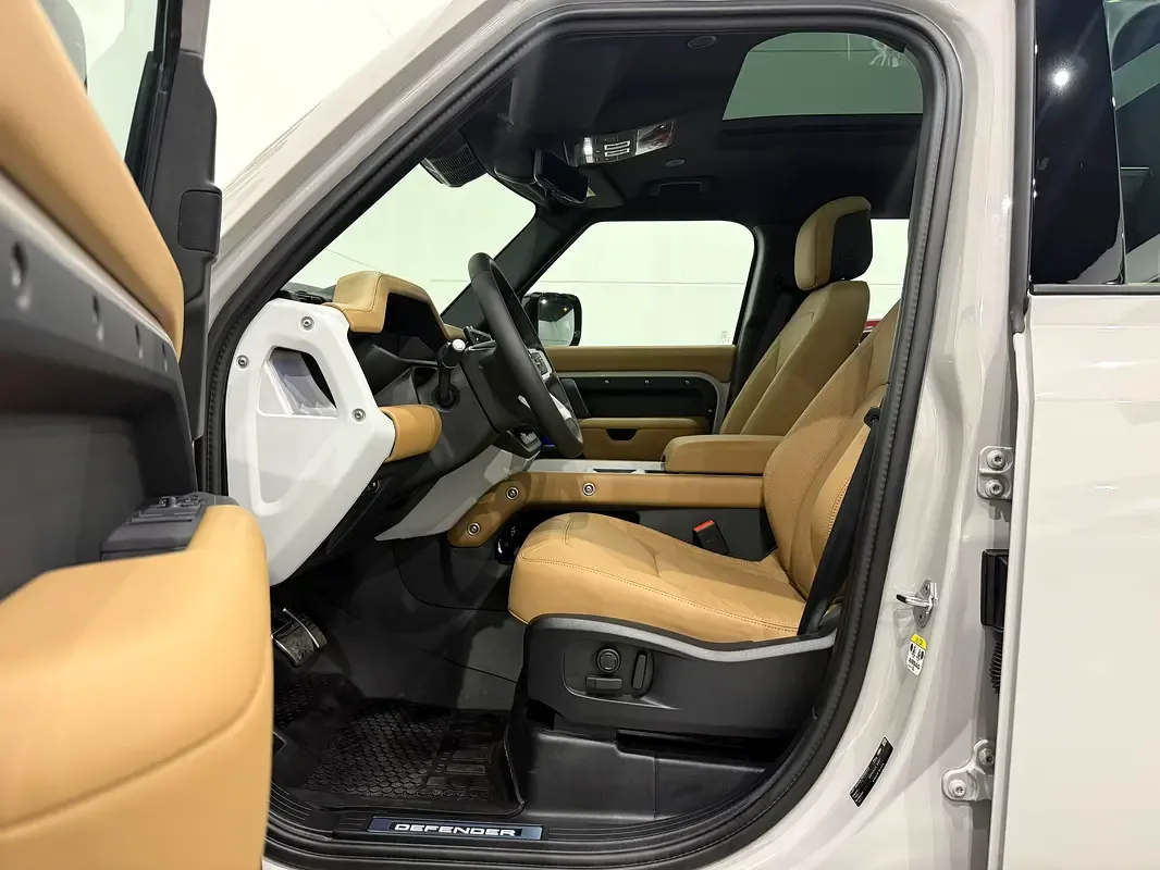 Land Rover Defender hybrid (PHEV) Defender P400e with 404 - 18
