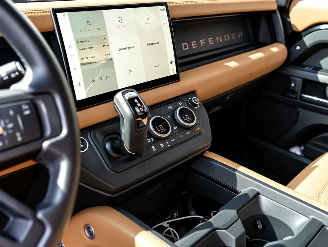Land Rover Defender hybrid (PHEV) Defender P400e with 404 - 7
